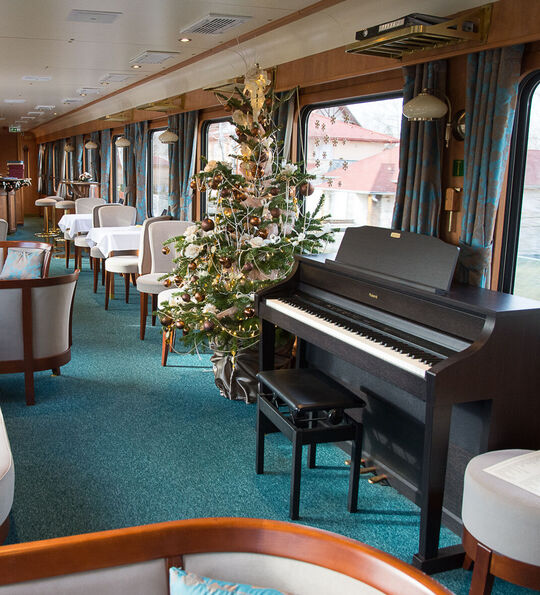 Bar Lounge Car, Golden Eagle Danube Express