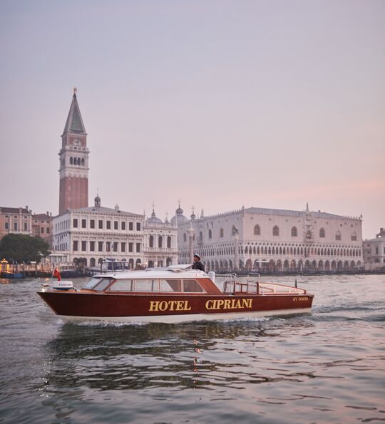 Boat transfer to Belmond Hotel Cipriani