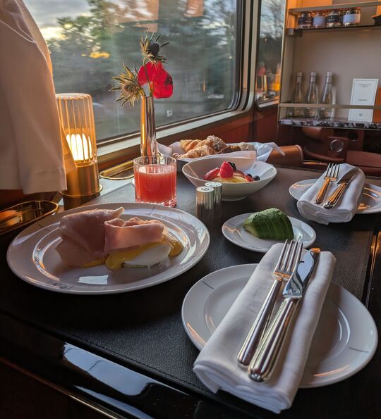 Breakfast in the cabin