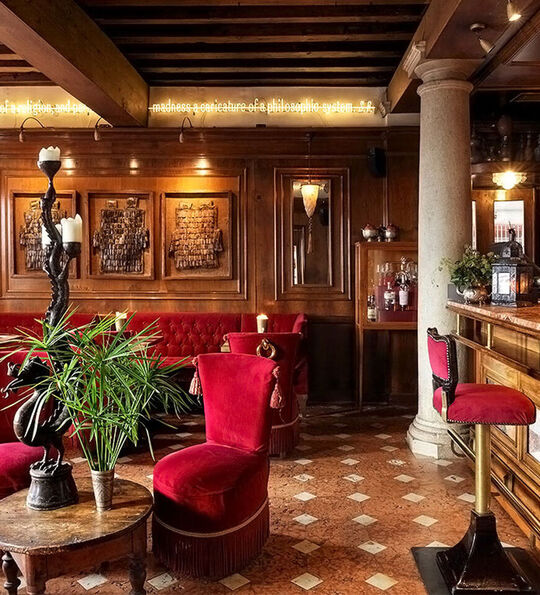 Oriental Bar at Hotel Metropole