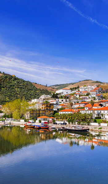 Town of Pinh&atilde;o on the Douro river