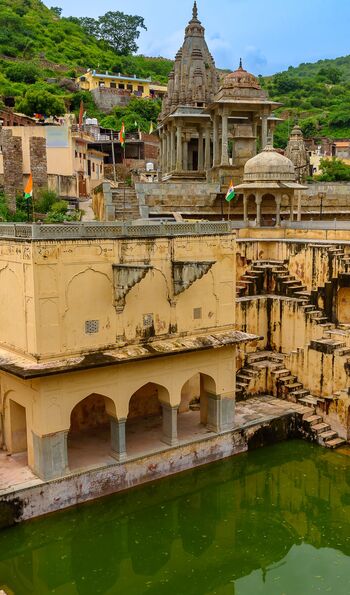 Panna Meena ka Kund